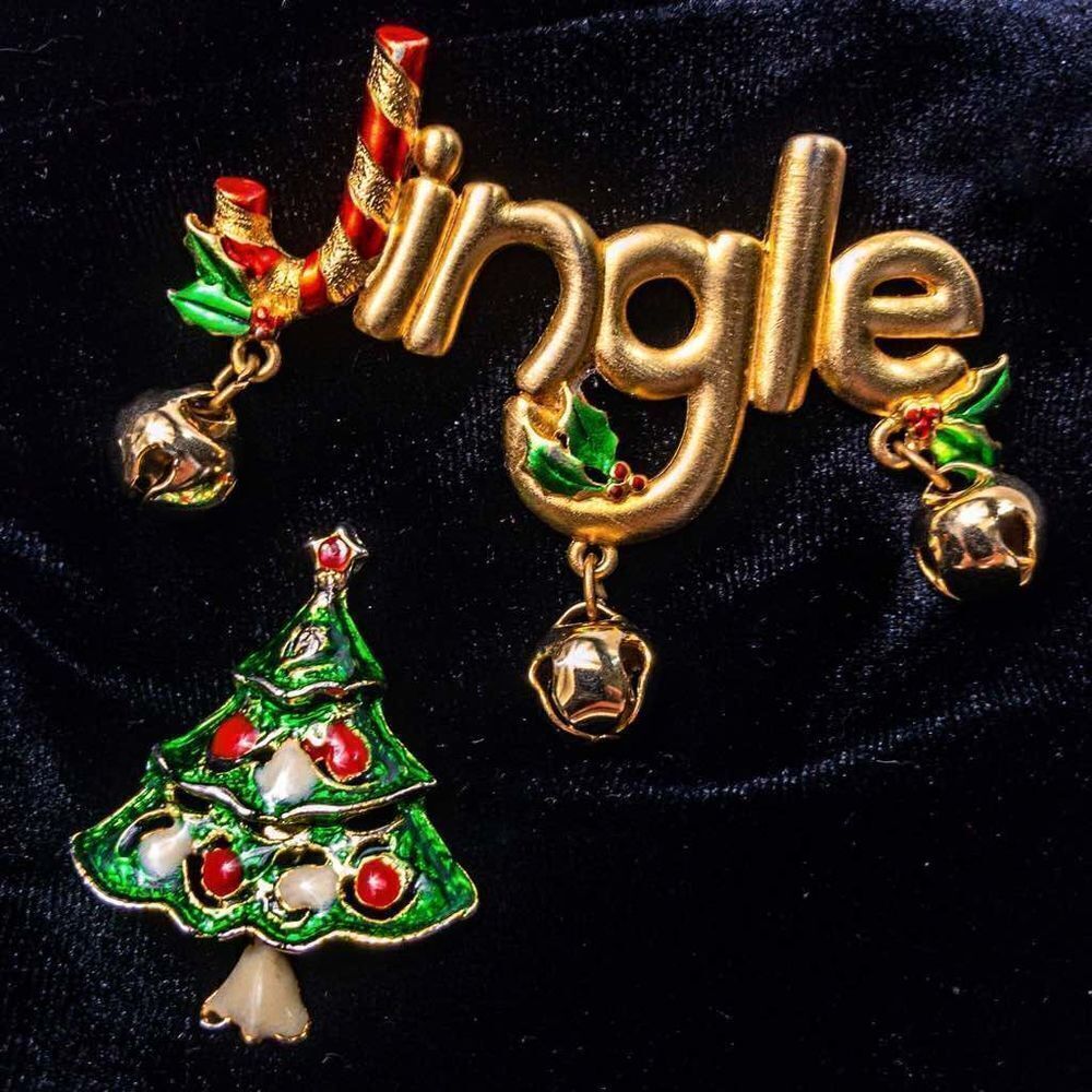 Jingle Bells Holiday Brooch Set: Word Art & Christmas Tree